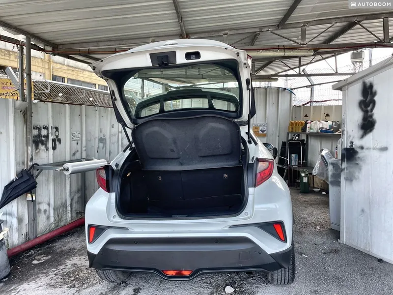 Toyota C-HR 2nd hand, 2020, private