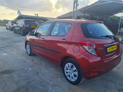 Toyota Yaris с пробегом, 2012, частная рука