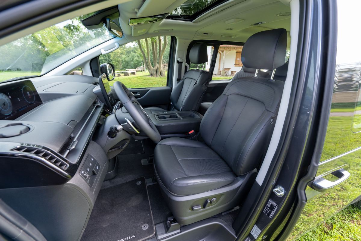 Hyundai Staria 2021. Передние сидения. Минивэн, 1 поколение