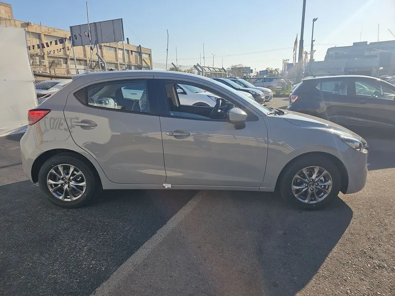 Mazda 2 nouvelle voiture, 2025