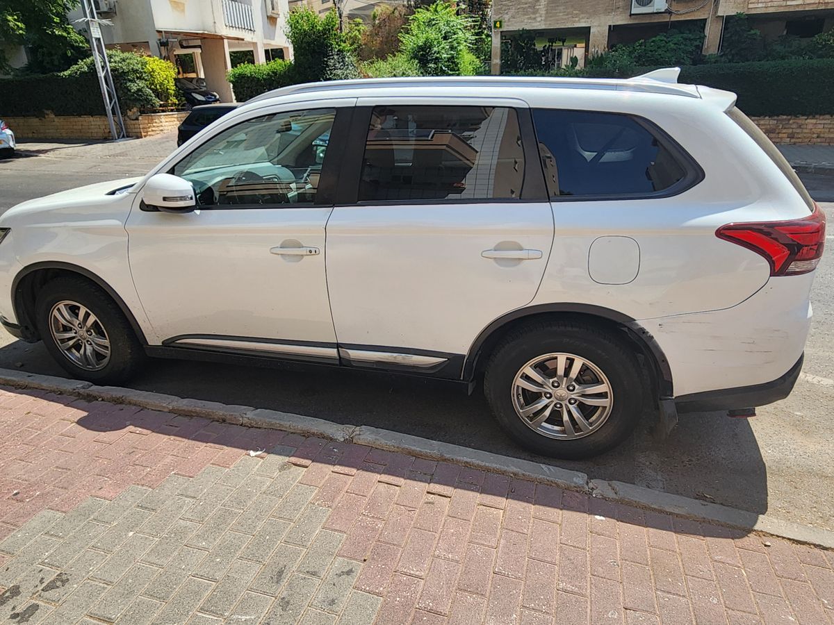 מיצובישי אאוטלנדר יד 2 רכב, 2016, פרטי