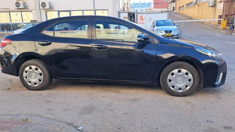 Toyota Corolla 2nd hand, 2014