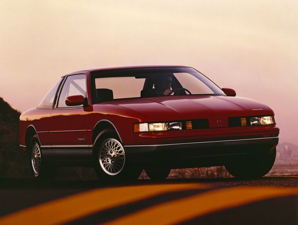 Oldsmobile Cutlass Supreme 1988. Bodywork, Exterior. Coupe, 1 generation