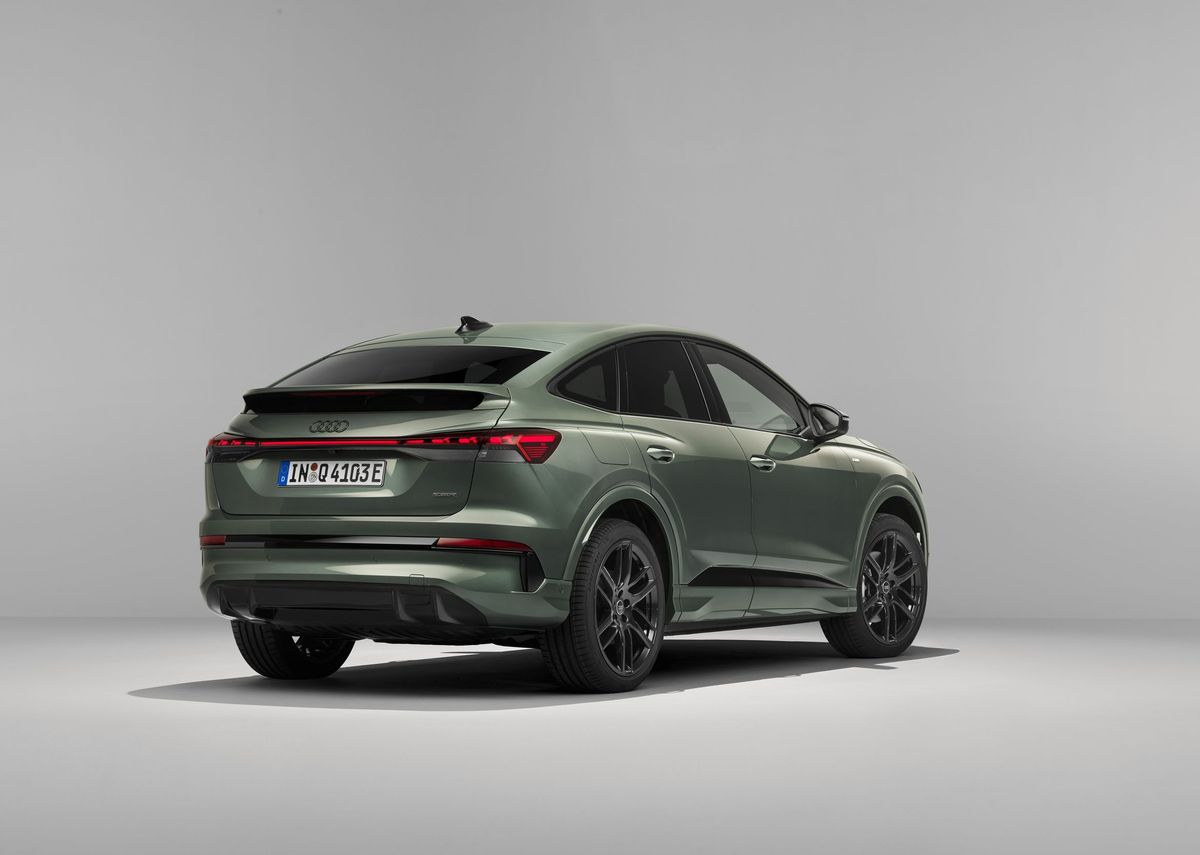 אאודי Q3 ספורטבק e-tron. הרכב.