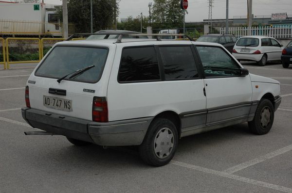 אינוצ'נטי אלבה 1991. מרכב, צורה. סטיישן 3 דלתות, 1 דור