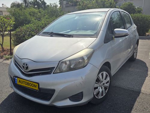 Toyota Yaris, 2012, photo