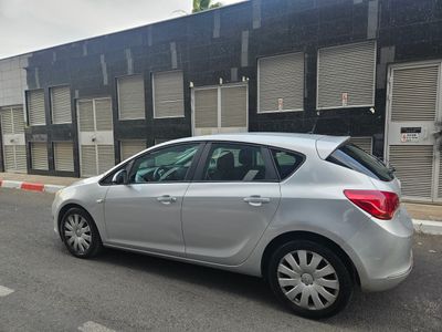 Opel Astra 2ème main, 2012, main privée