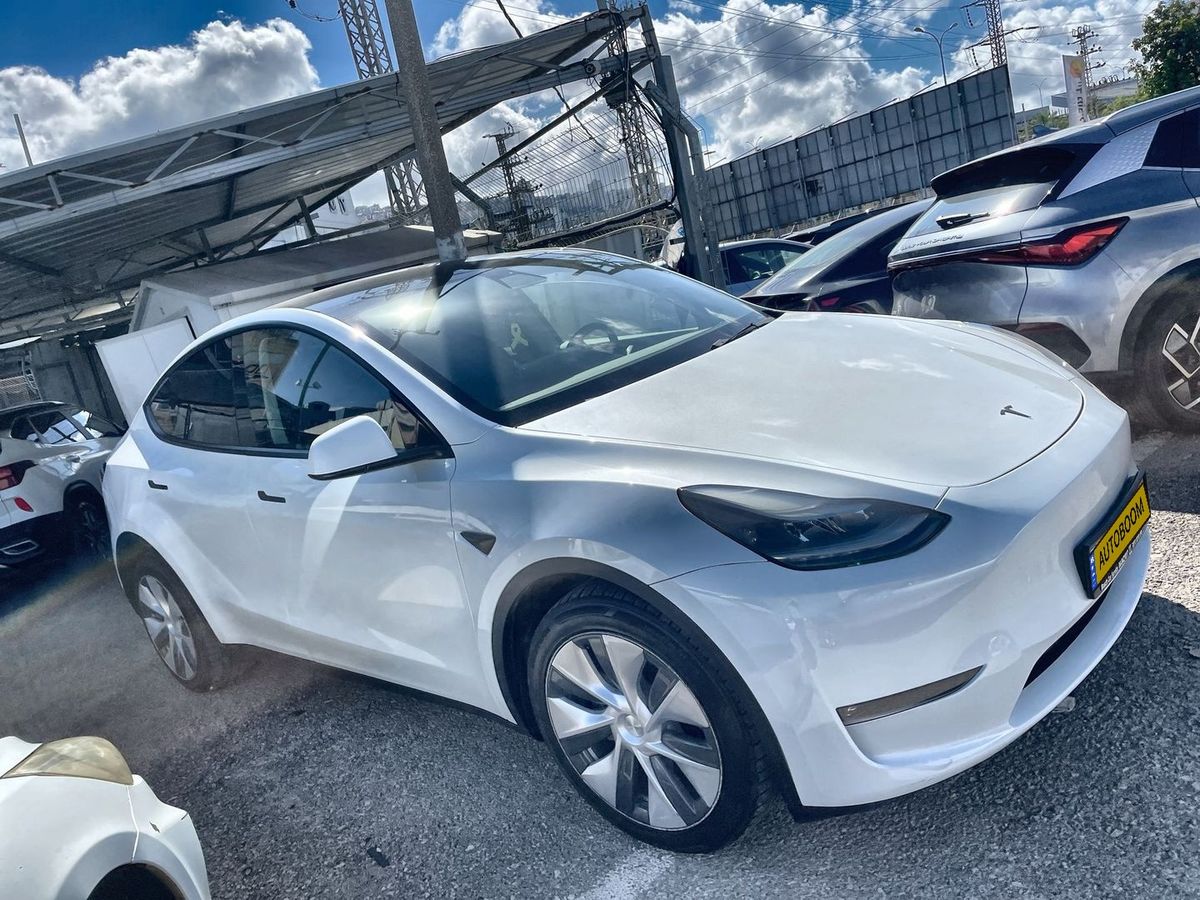 Tesla Model Y 2nd hand, 2023, private