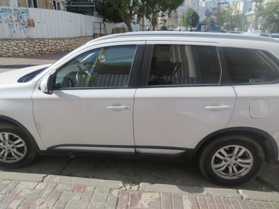 מיצובישי אאוטלנדר יד 2 רכב, 2019, פרטי