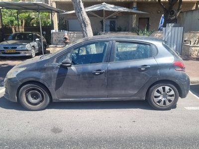 Peugeot 208 2nd hand, 2017, private hand