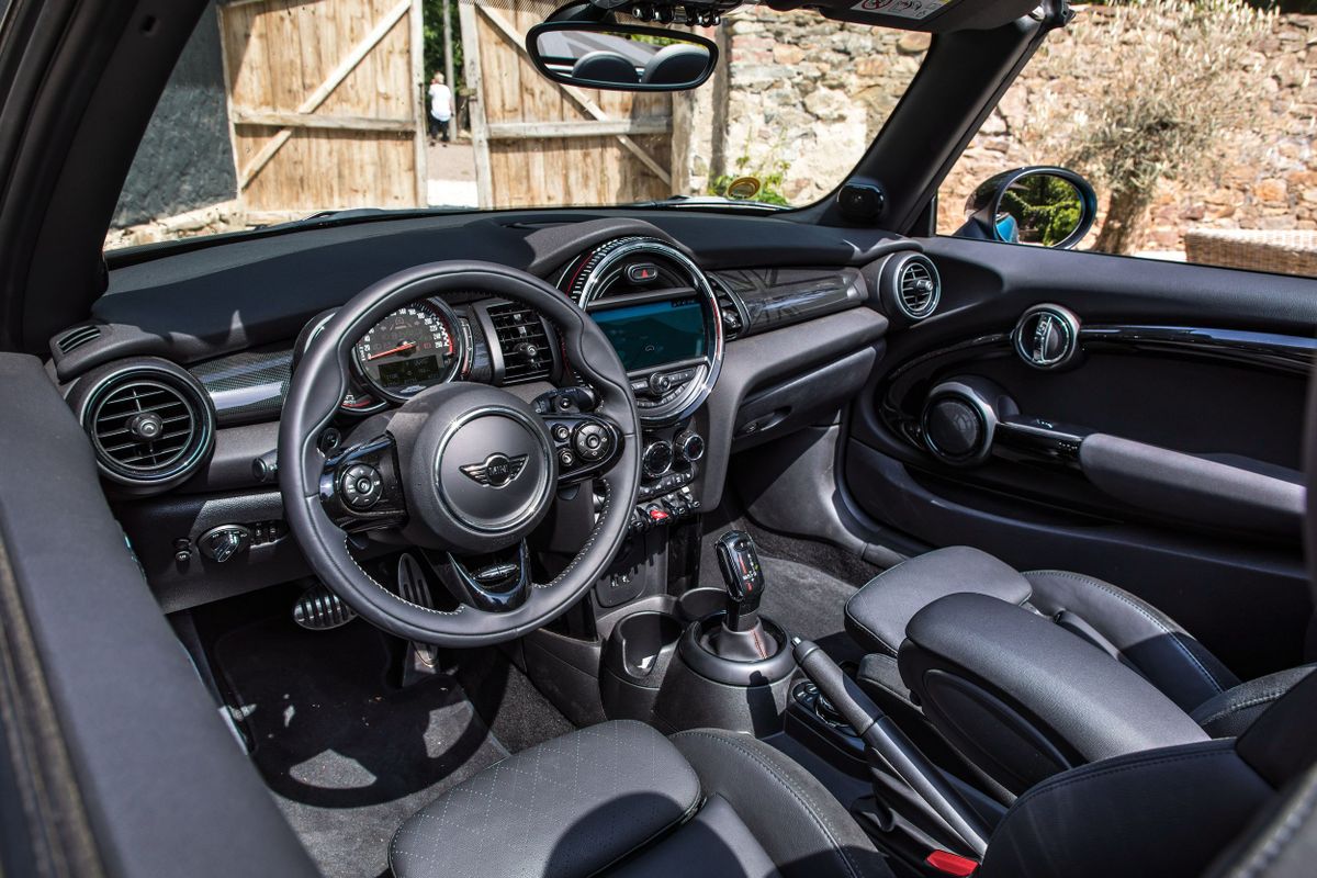 MINI Cabrio 2018. Siéges avants. Cabriolet, 3 génération, restyling