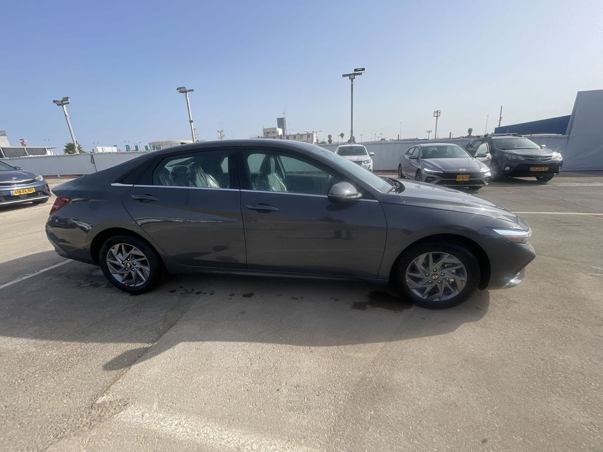 Hyundai Elantra new car, 2024