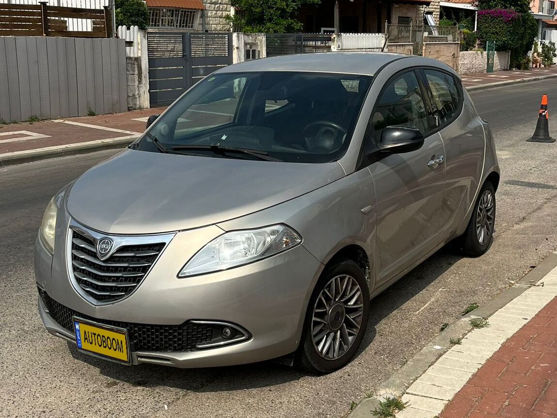 Lancia Ypsilon 2ème main, 2012, main privée