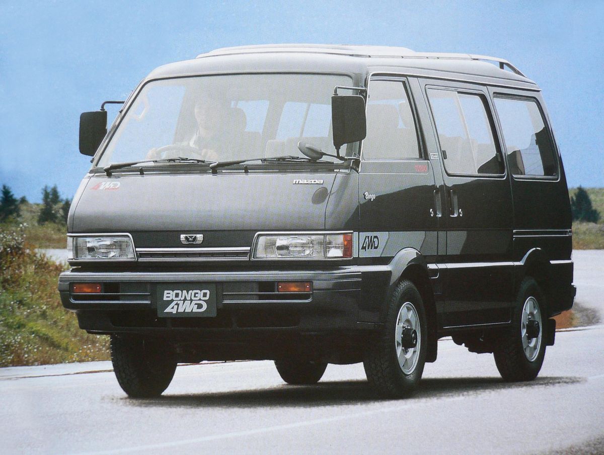 Куплю мазда бонго микроавтобус. Mazda Bongo. Mazda Bongo Wagon. Mazda Bongo 1983 грузовик. Мазда Бонго 2 поколение.