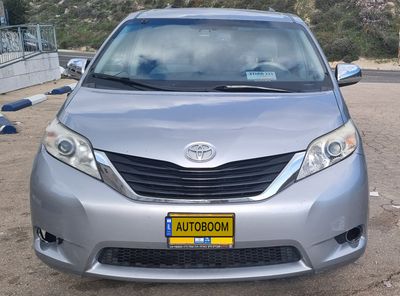 Toyota Sienna 2nd hand, 2010