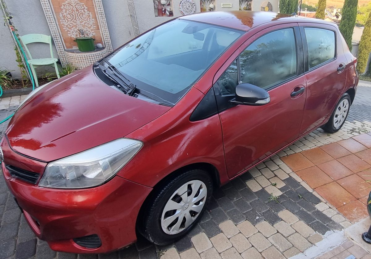Toyota Yaris с пробегом, 2012, частная рука