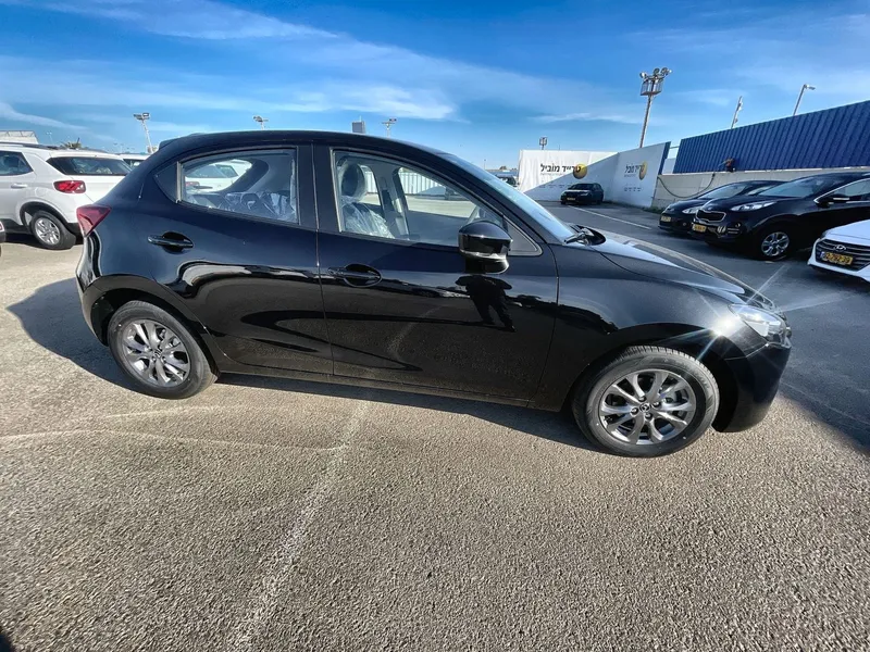 Mazda 2 nouvelle voiture, 2025