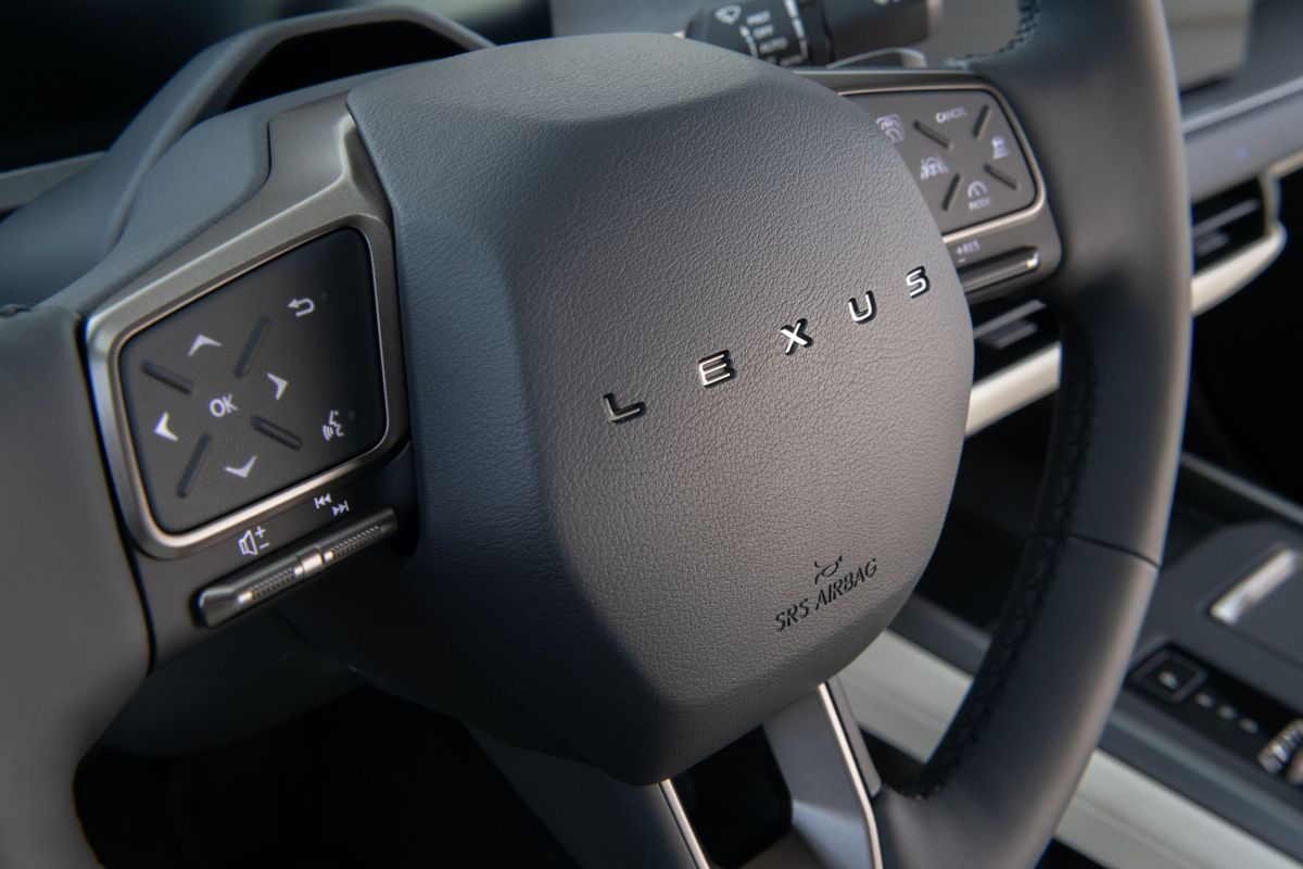 Lexus ES 2026. Руль. Седан, 8 поколение