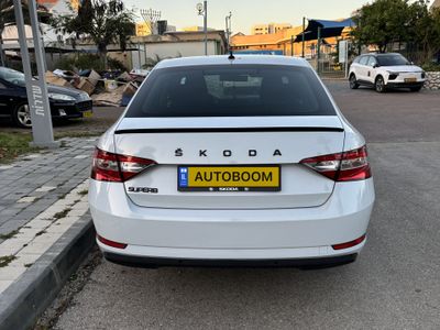 סקודה סופרב יד 2 רכב, 2020, פרטי