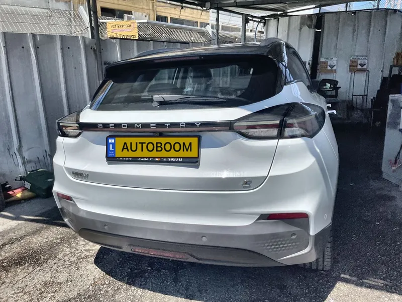 Geely Geometry C 2nd hand, 2022, private