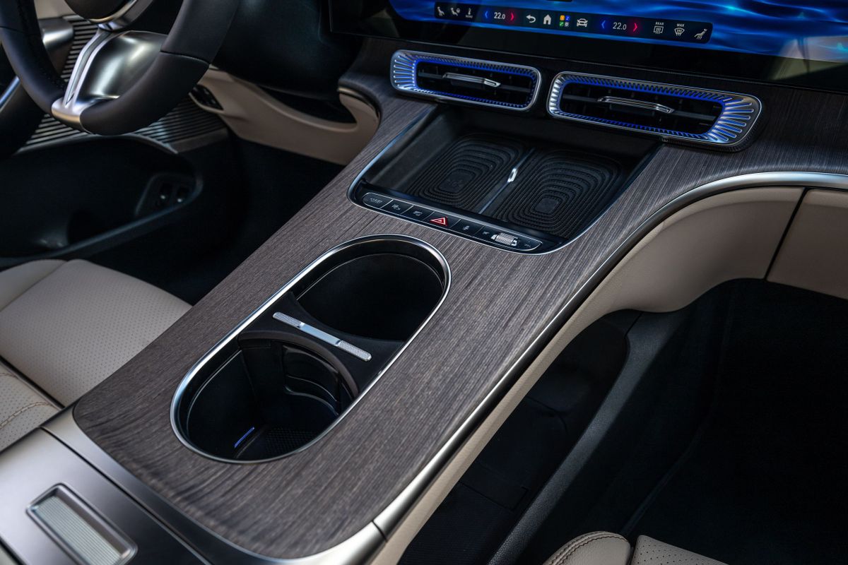 Mercedes GLC 2026. Центральная консоль. SUV 5 дв., 3 поколение