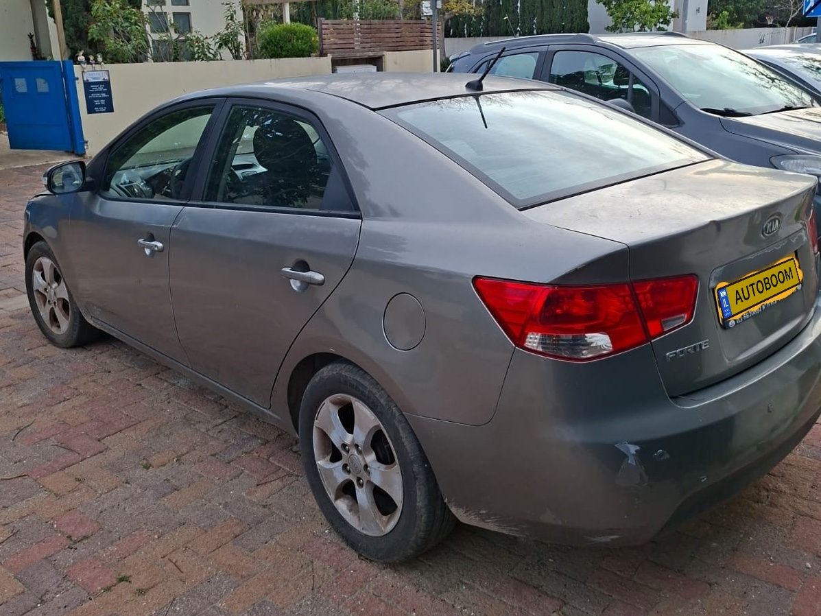 Kia Forte с пробегом, 2010, частная