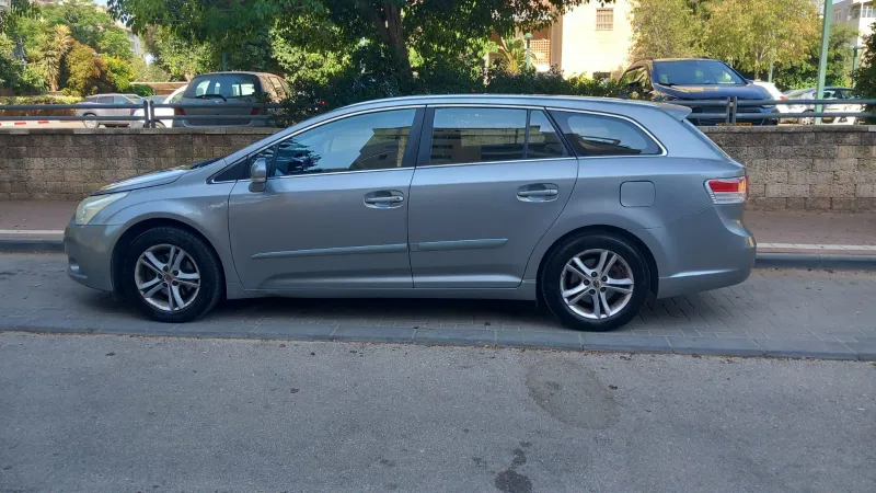 Toyota Avensis 2nd hand, 2011, private hand