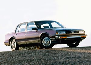 אולדסמוביל ניינטי אייט 1985. מרכב, צורה. סדאן, 10 דור