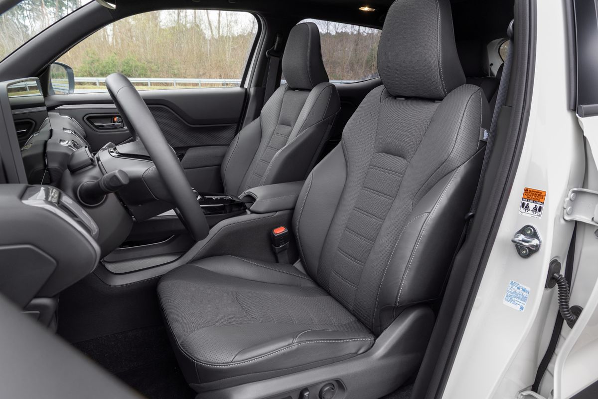 Suzuki e Vitara 2024. Передние сидения. SUV 5 дв., 1 поколение