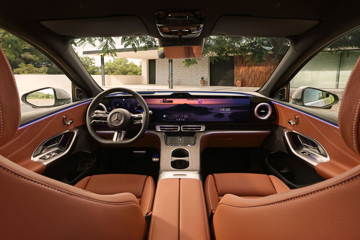 Mercedes GLC EQ 2025. Передние сидения. Внедорожник 5 дв., 1 поколение