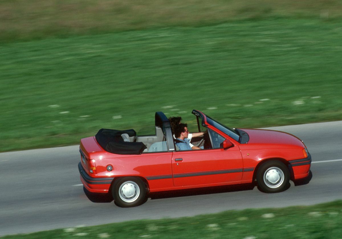 אופל קאדט 1989. מרכב, צורה. קבריולט, 5 דור, שדרוג