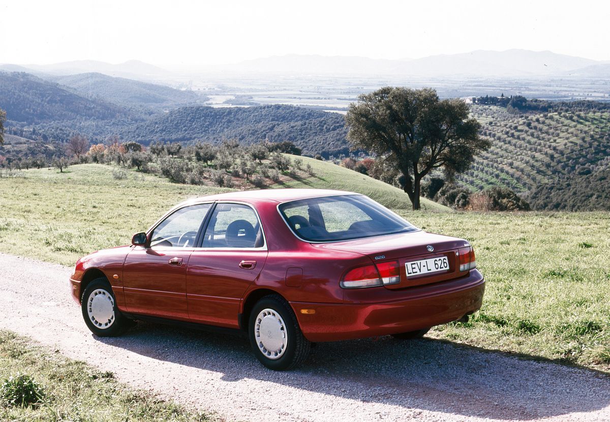 Mazda 626 1991. Carrosserie, extérieur. Berline, 4 génération