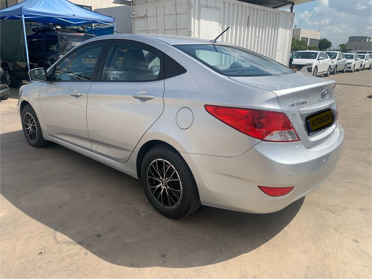 Hyundai i25 2ème main, 2015, main privée