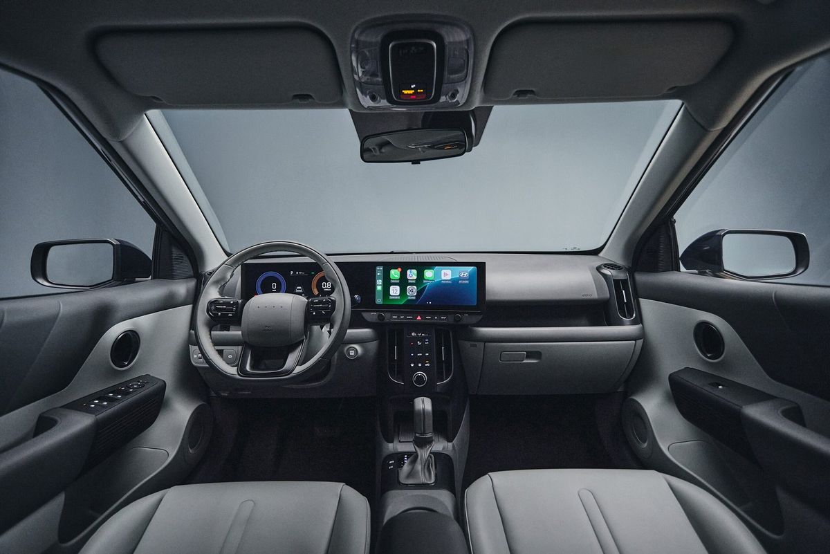 Hyundai i20. Передние сидения.