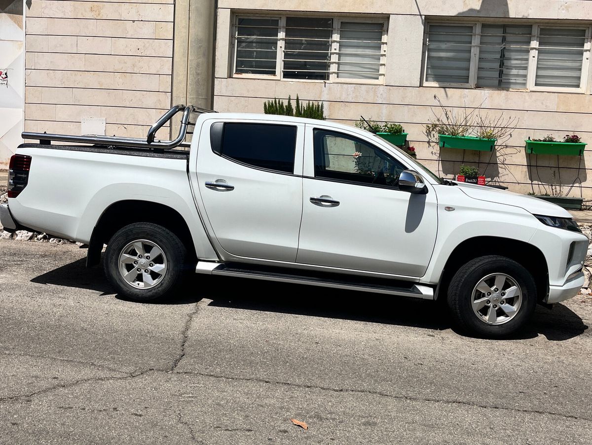 Mitsubishi L200 2nd hand, 2021, private hand