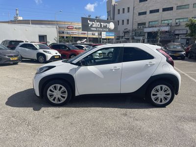 טויוטה אייגו יד 2 רכב, 2022