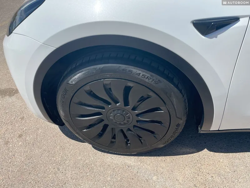 Tesla Model Y с пробегом, 2023