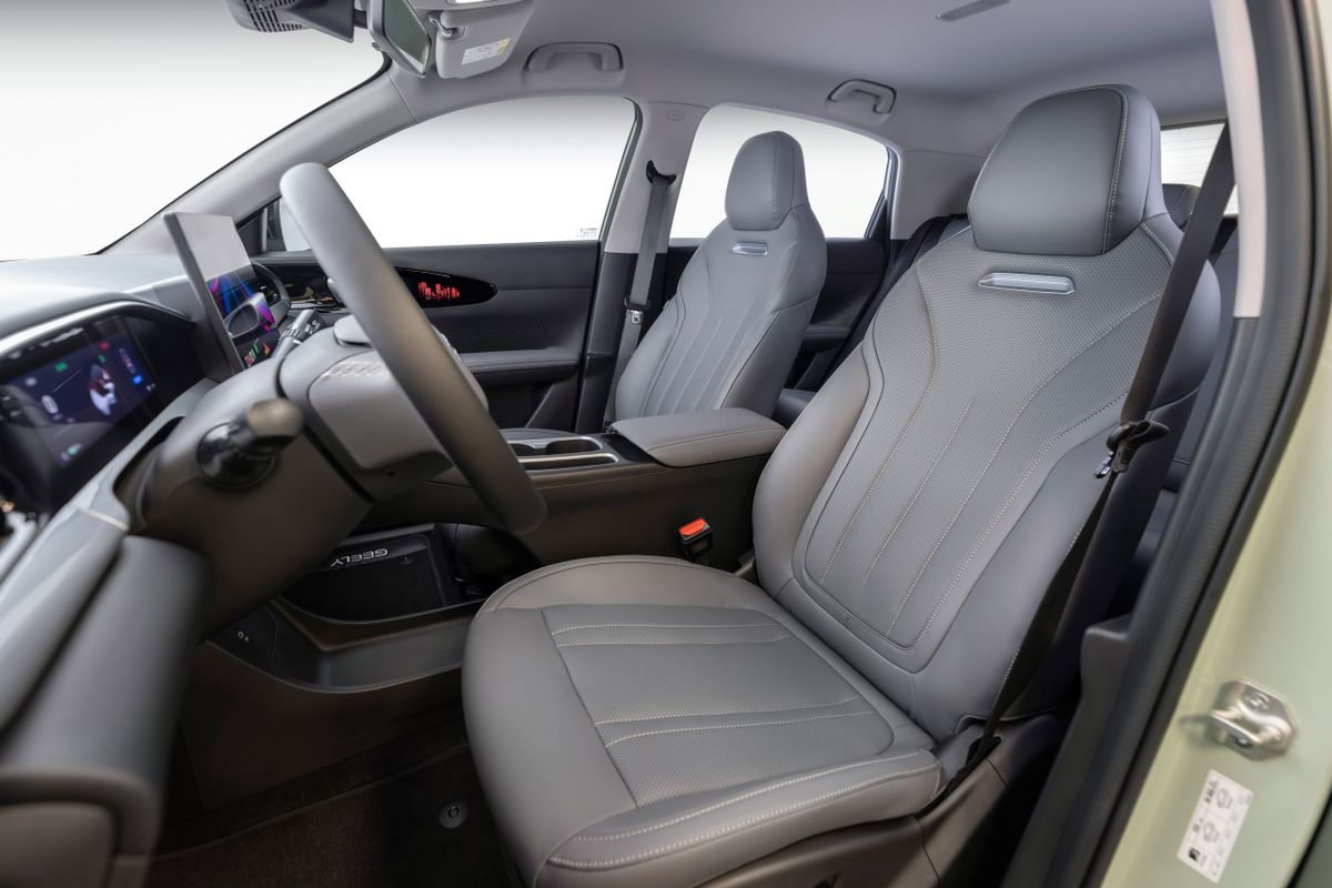 Geely. Передние сидения.