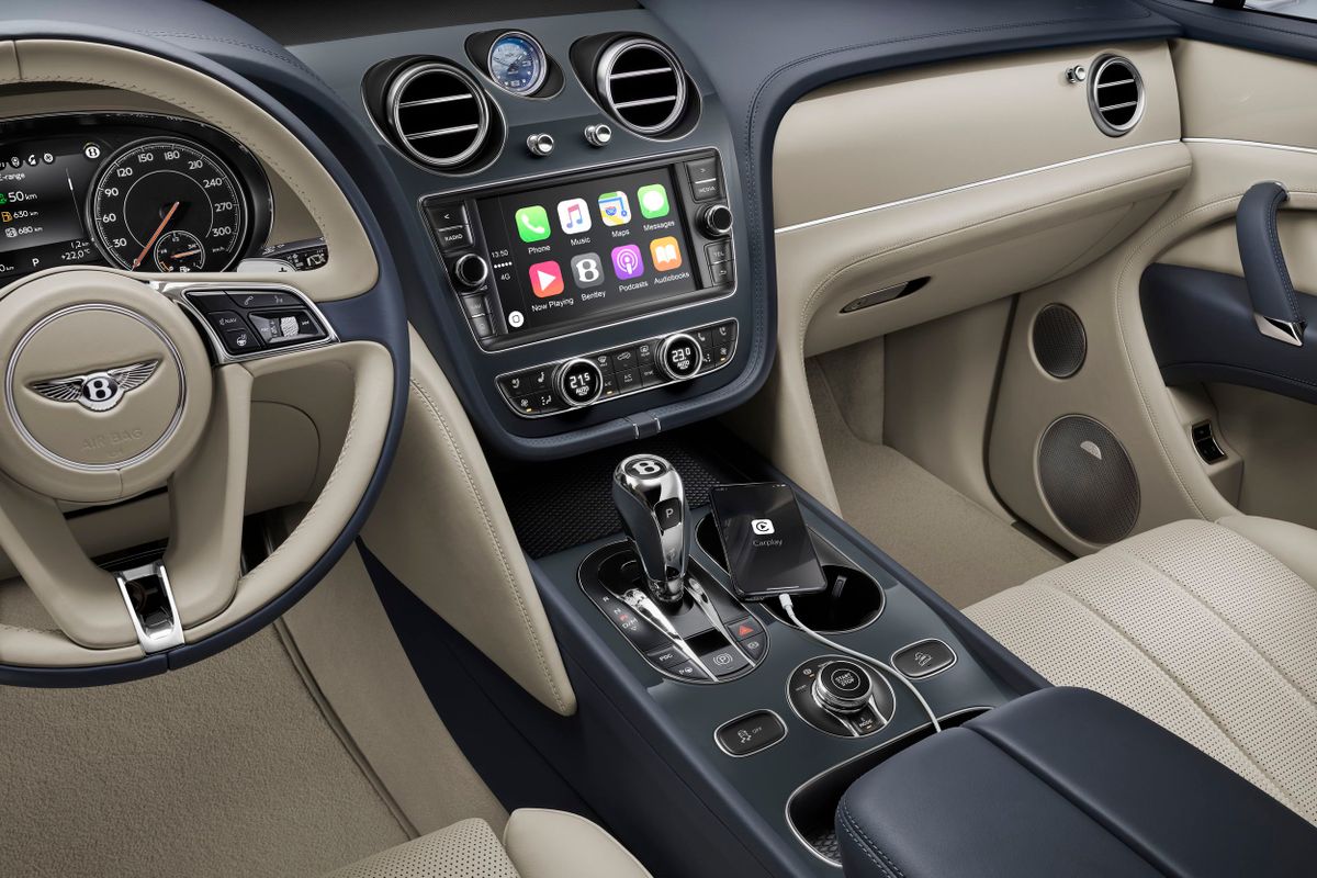 Bentley Bentayga 2016. Console centrale. VUS 5-portes, 1 génération