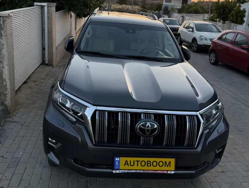 Toyota Land Cruiser Prado 2nd hand, 2022, private