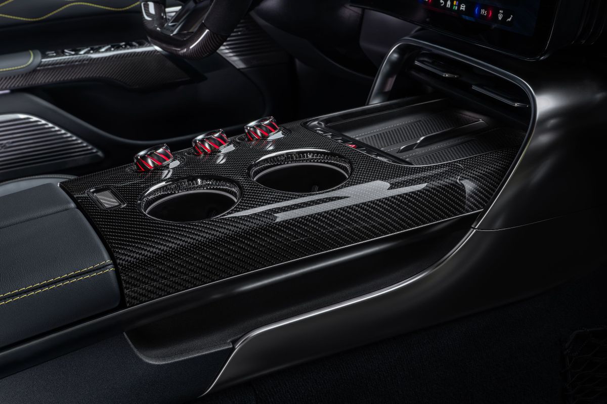 Mercedes AMG GT. Центральная консоль.