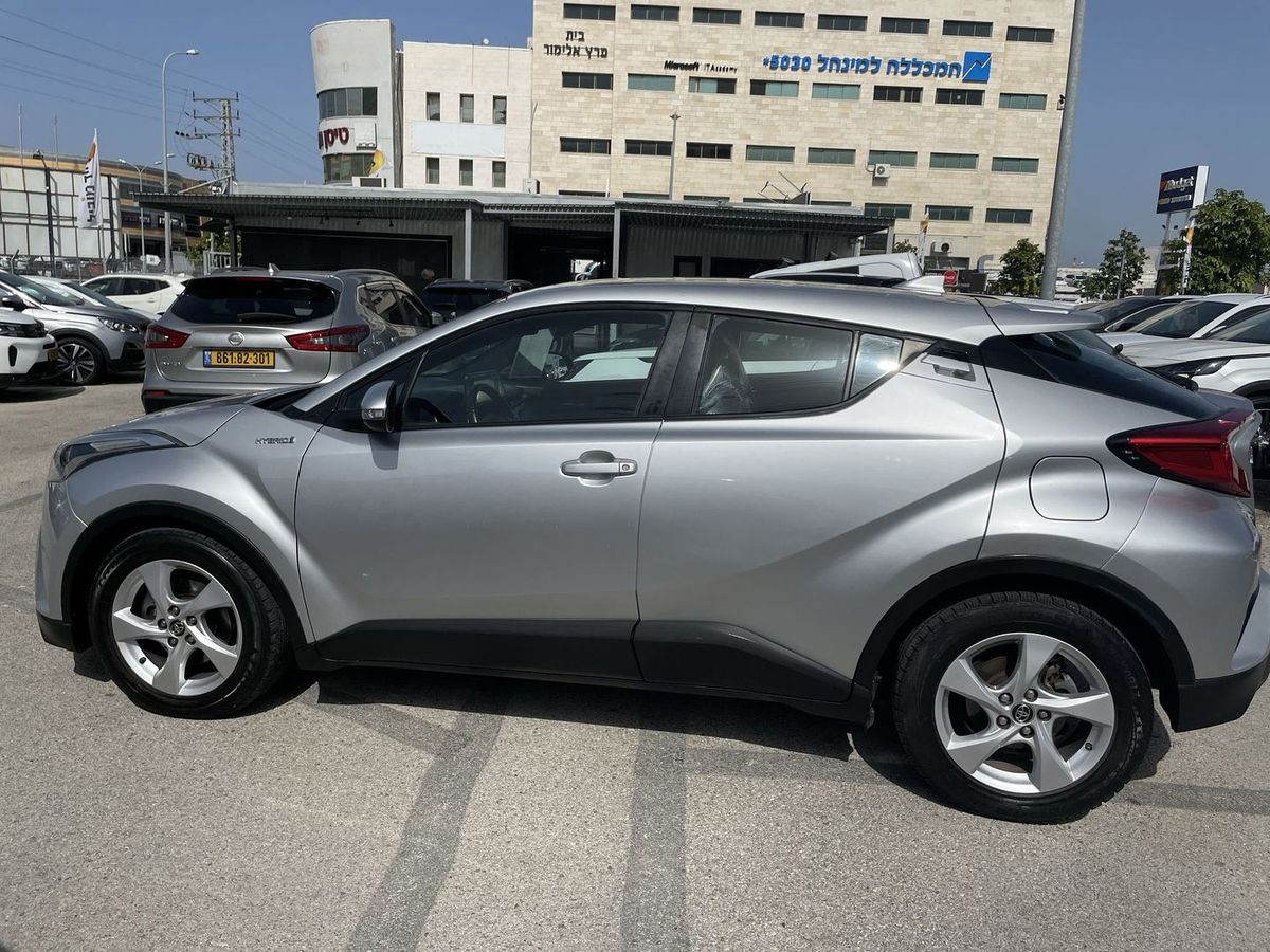 Toyota C-HR 2nd hand, 2017, private hand