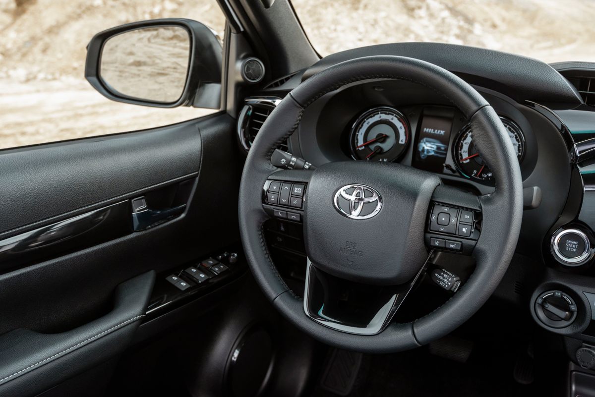 Toyota Hilux 2015. Steering wheel. Pickup double-cab, 8 generation