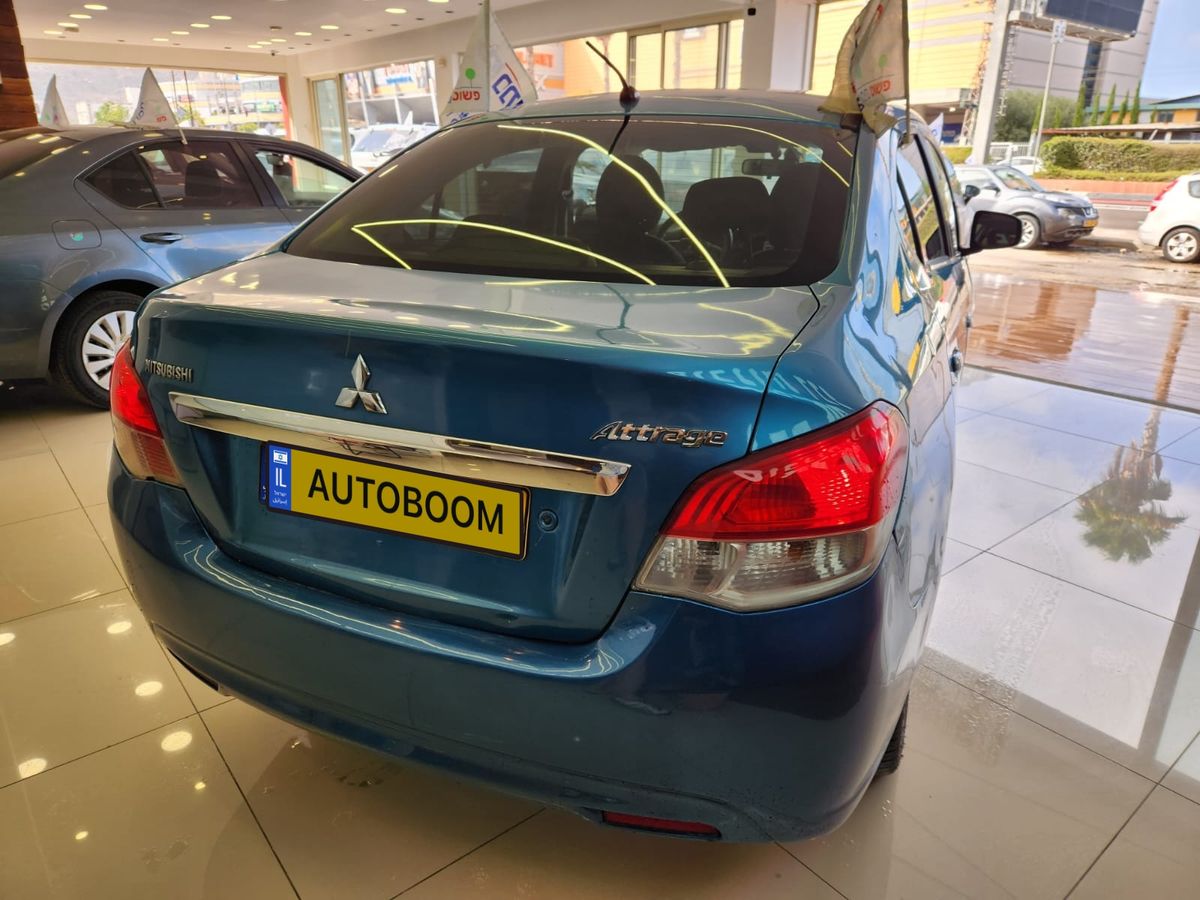 Mitsubishi Attrage 2ème main, 2015