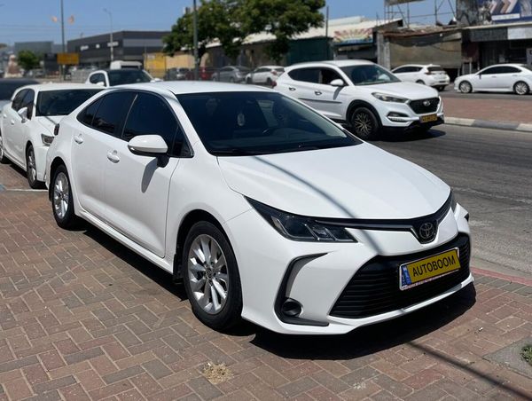Toyota Corolla с пробегом, 2021