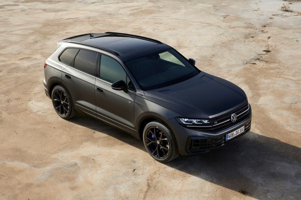 فولكس فاجن طوارق R ‏2023. الهيكل، المظهر الخارجي. SUV ٥ أبواب, 3 الجيل، تحديث