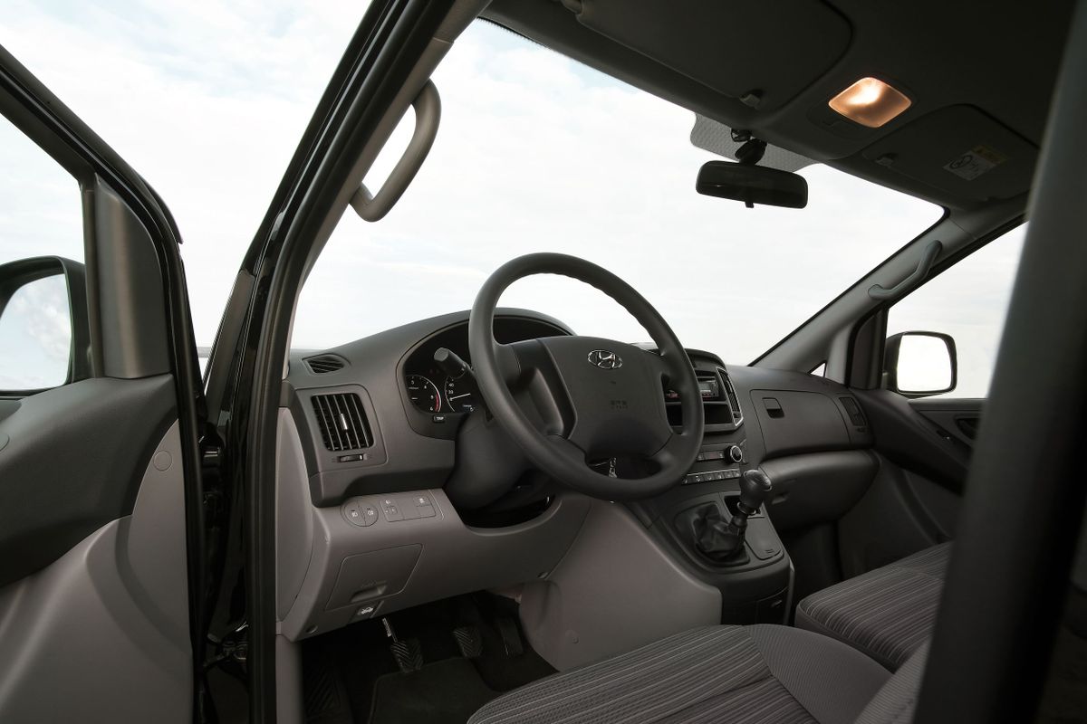 Hyundai i800 2018. Front seats. Van, 2 generation, restyling 3