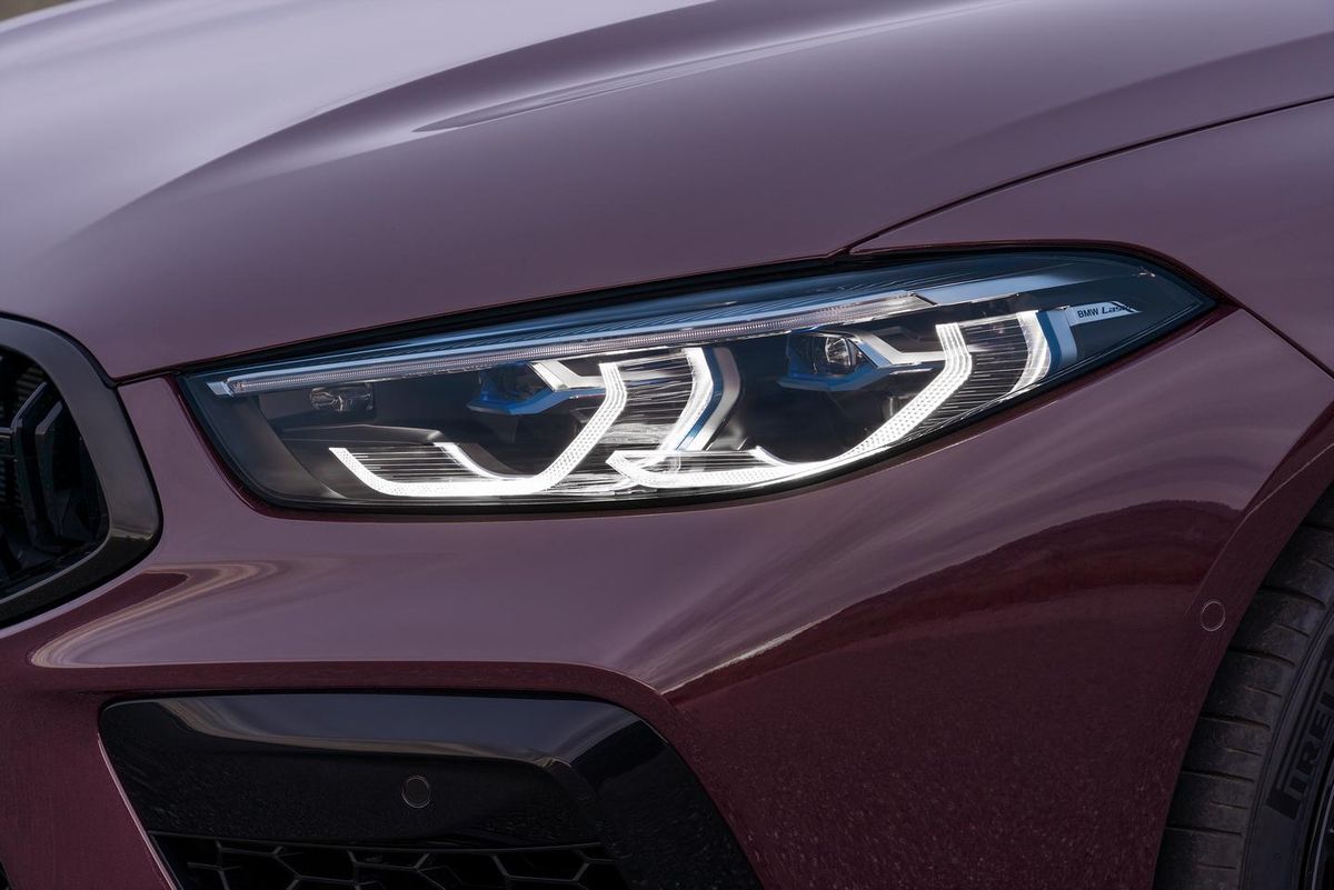 BMW M8 2019. Phares avant. Berline, 1 génération