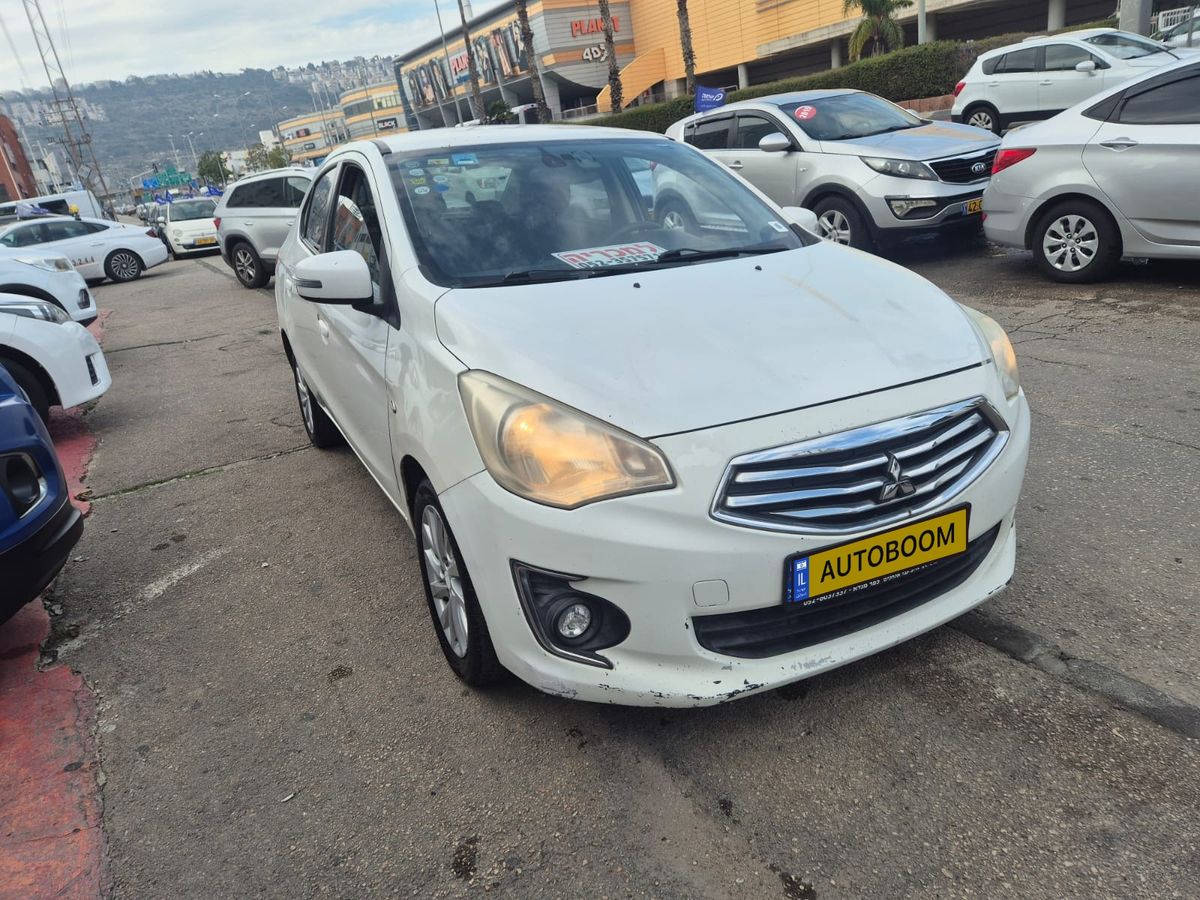 Mitsubishi Attrage 2nd hand, 2015