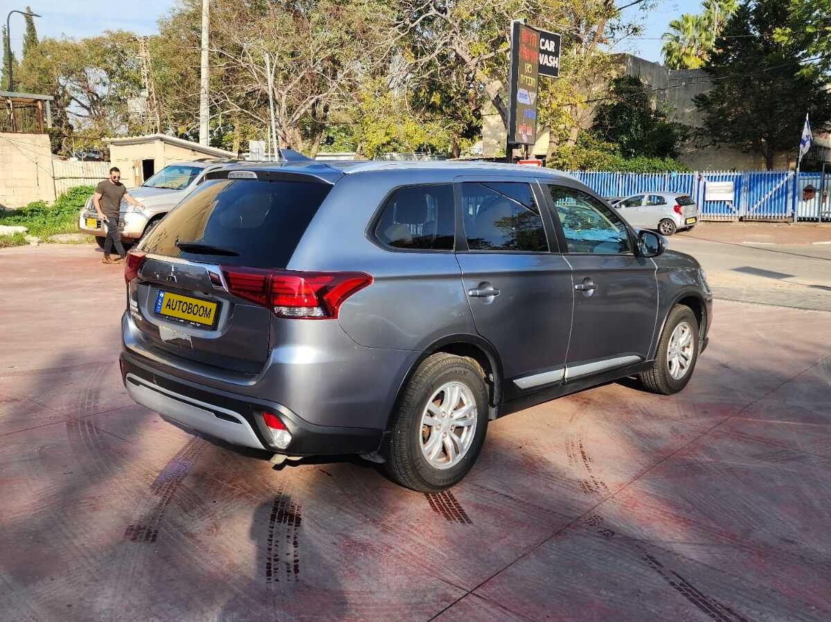 Mitsubishi Outlander 2nd hand, 2021, private hand